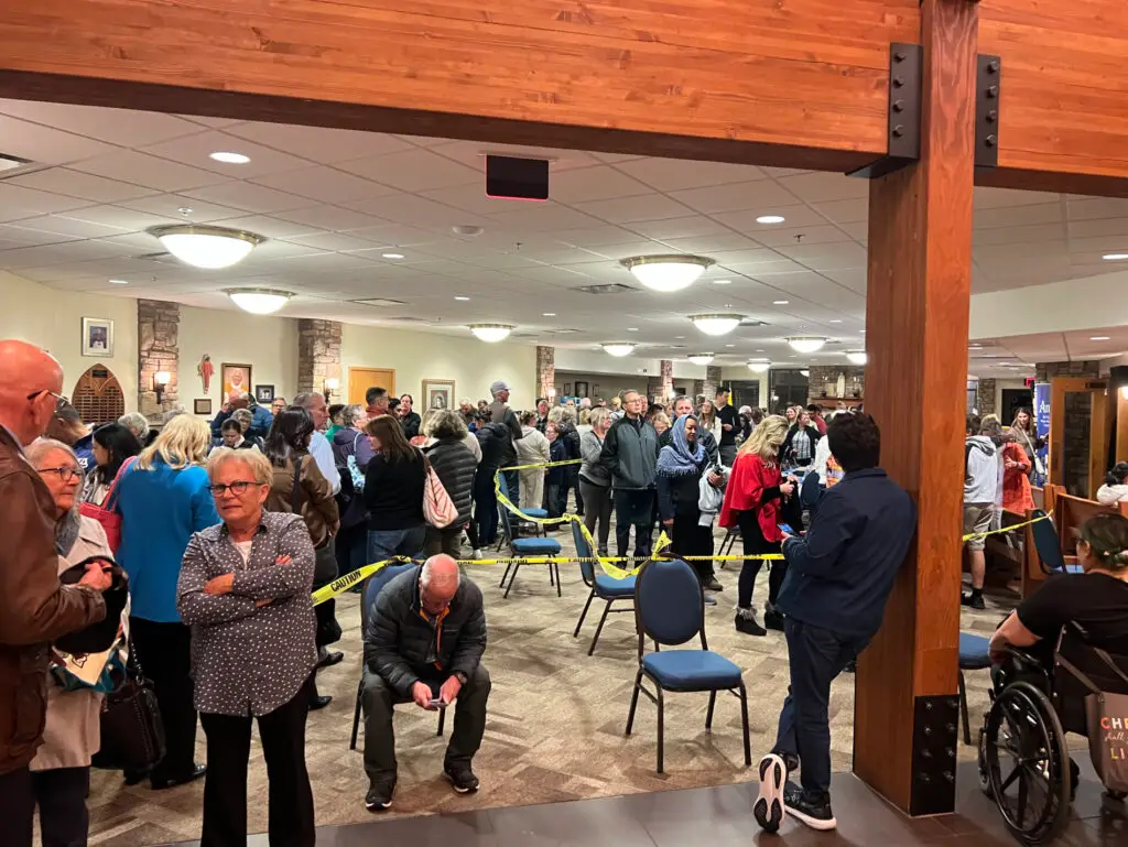 Crowds waiting to view St. Jude Relic